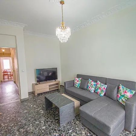 Fully Renovated Close To The Bus Station And The Center! Apartament *